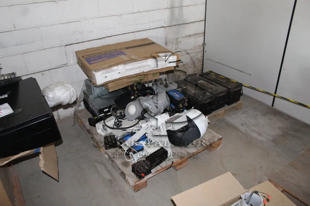 LOTE 176 - MATERIAL DIVERSO