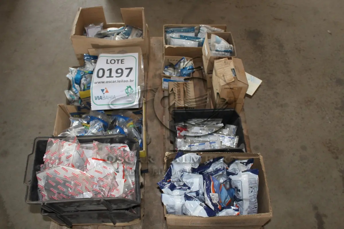 LOTE 197 - MATERIAL DIVERSO