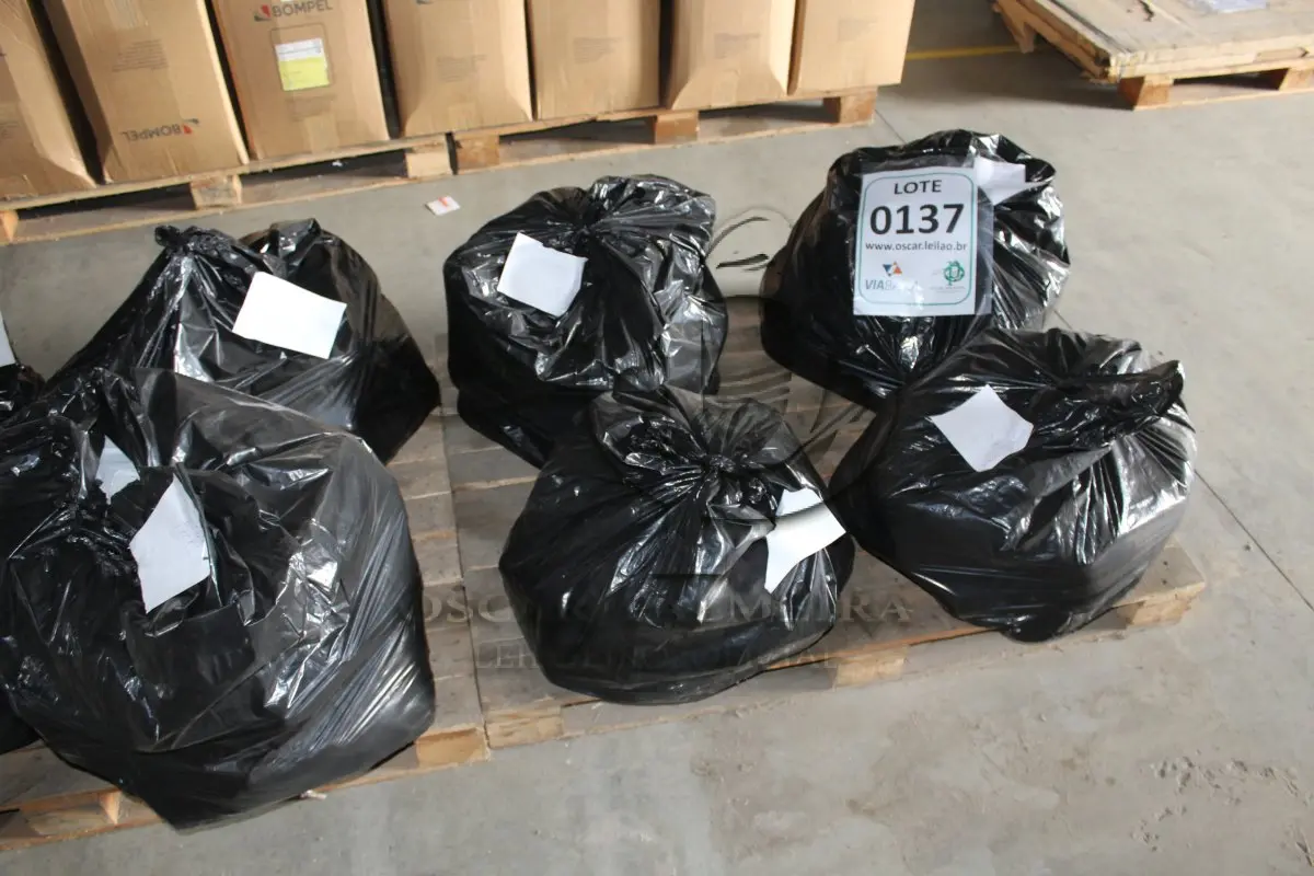 LOTE 137 - MATERIAL DIVERSO