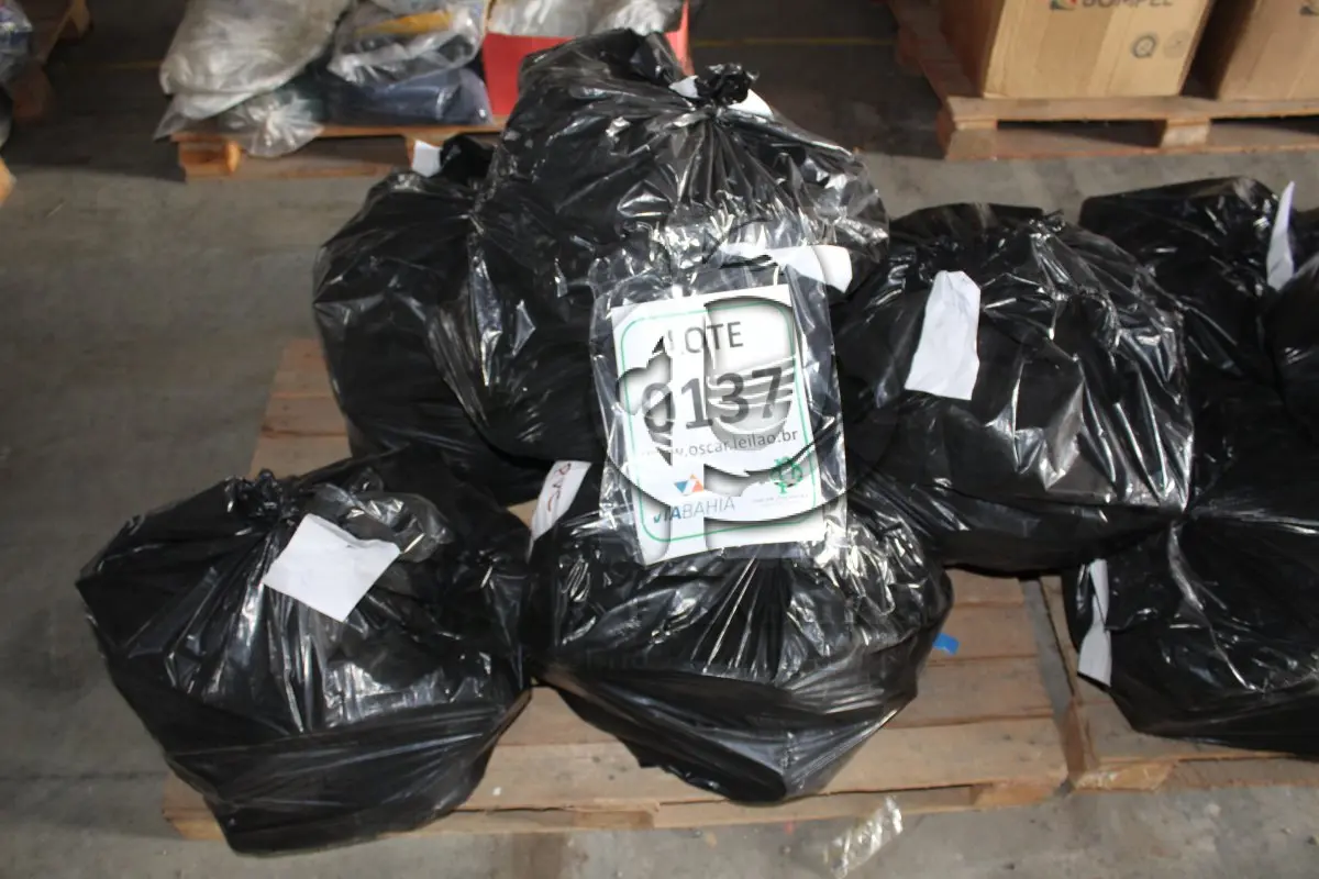 LOTE 137 - MATERIAL DIVERSO