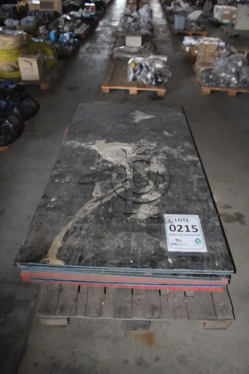 LOTE 215 - MATERIAL DIVERSO