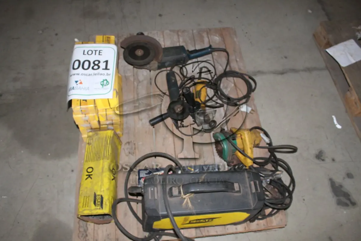 LOTE 081 - MATERIAL DIVERSO