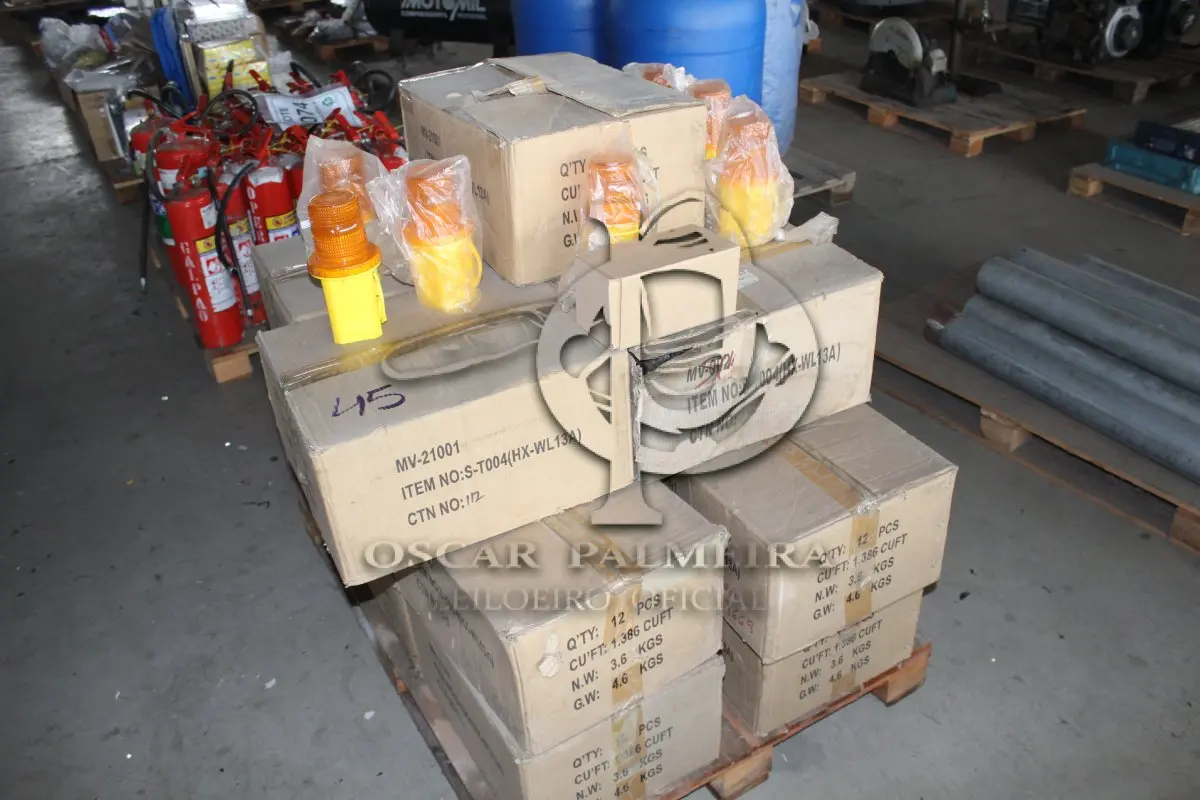 LOTE 053 - MATERIAL DIVERSO