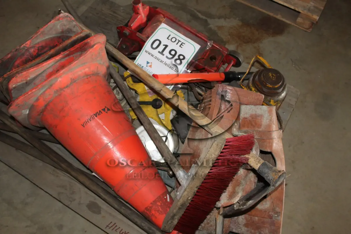 LOTE 198 - MATERIAL DIVERSO