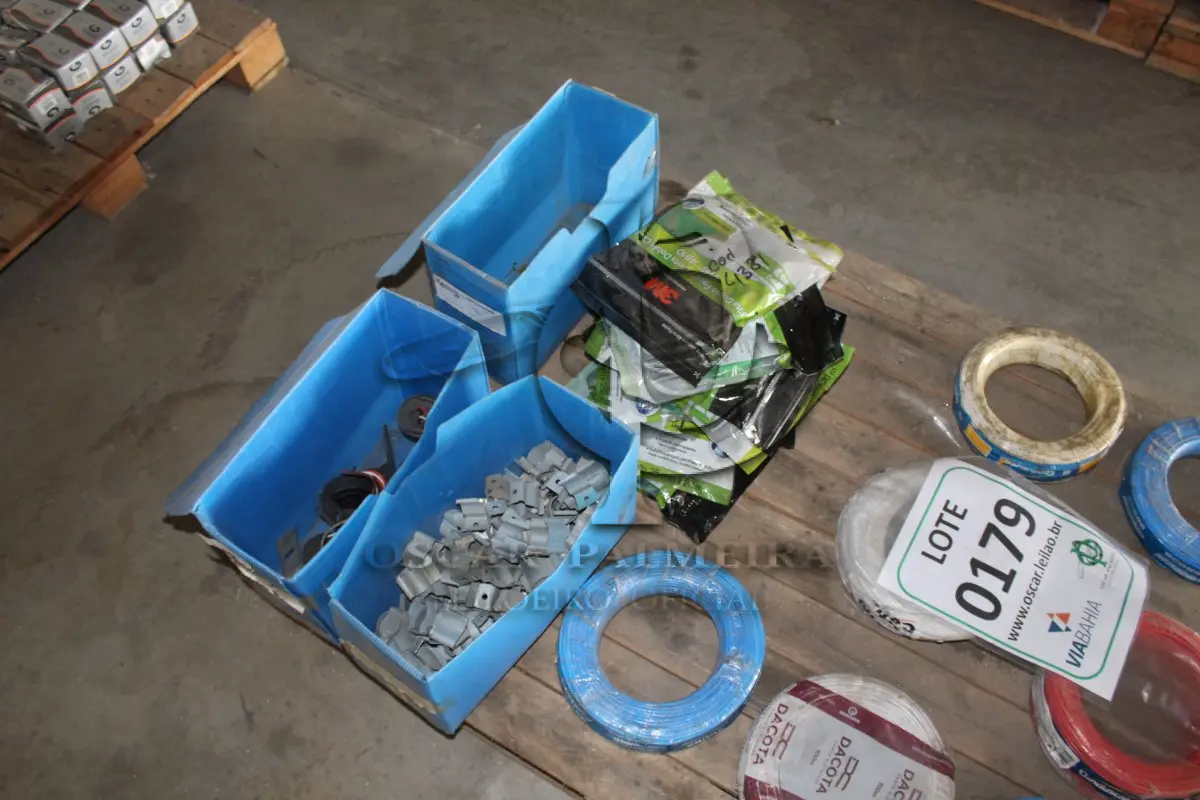 LOTE 179 - MATERIAL DIVERSO