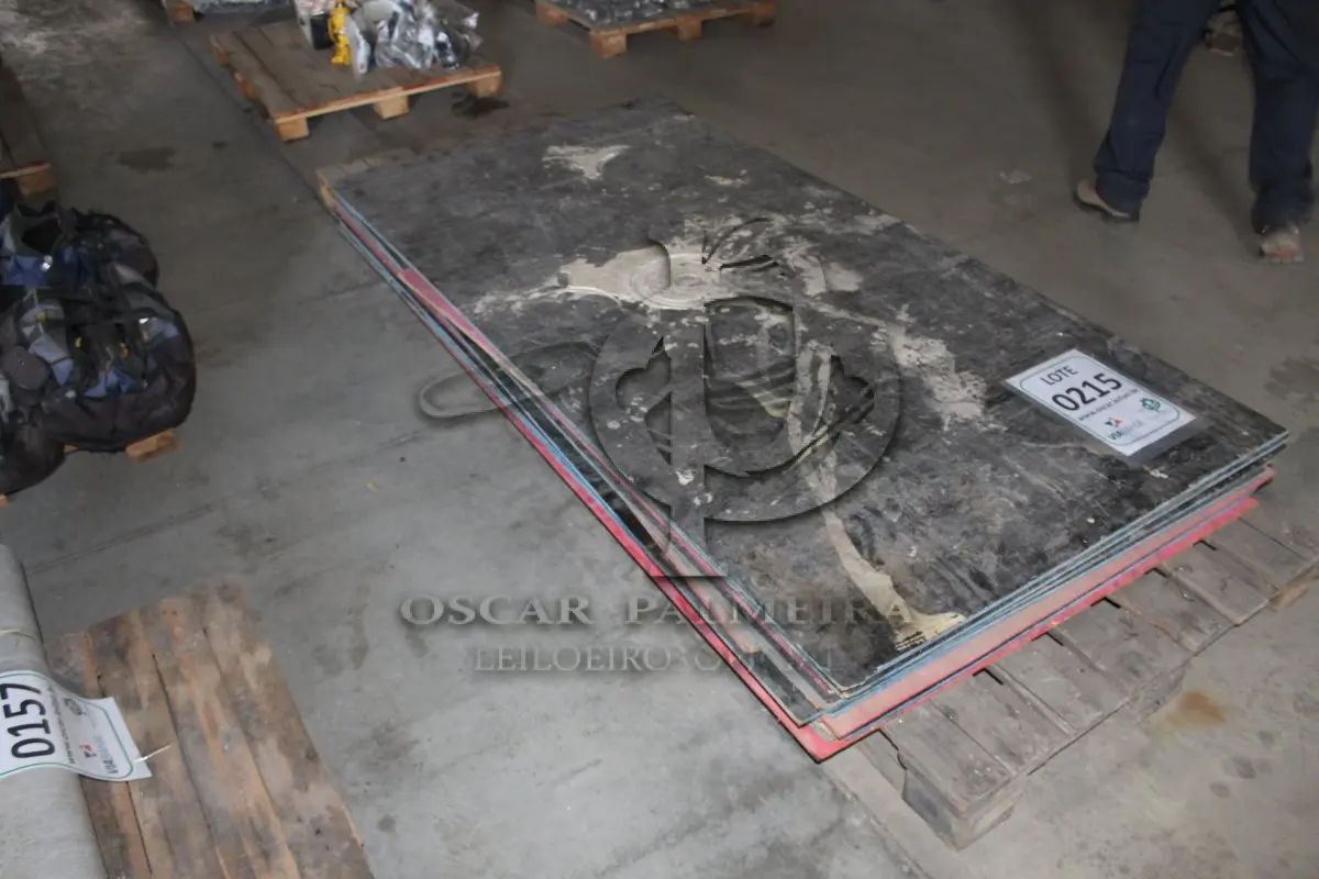 LOTE 215 - MATERIAL DIVERSO