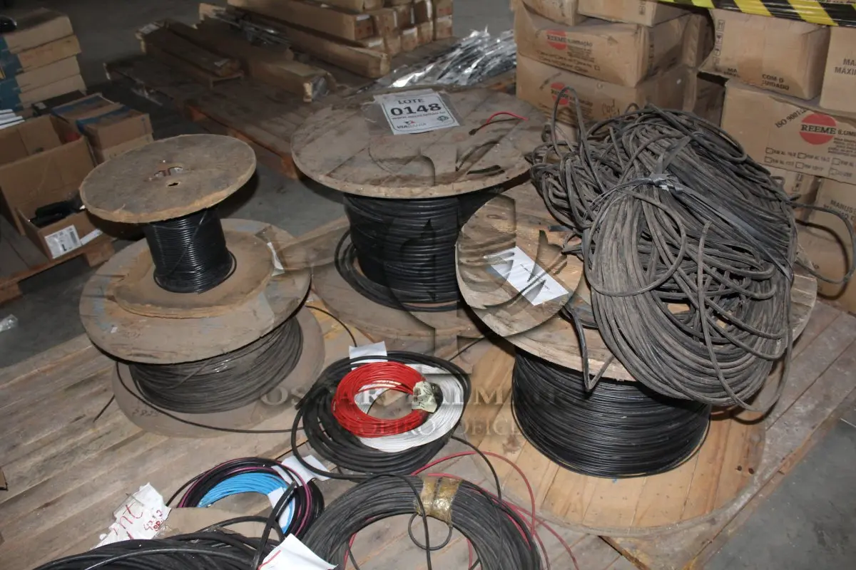 LOTE 148 - MATERIAL DIVERSO