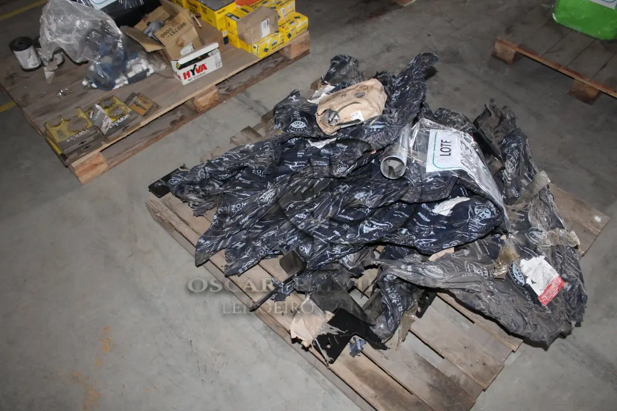 LOTE 133 - MATERIAL DIVERSO