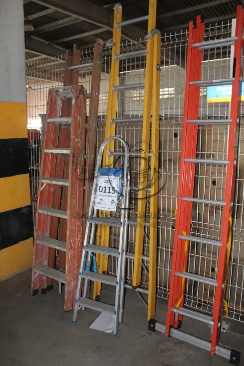 LOTE 115 - MATERIAL DIVERSO