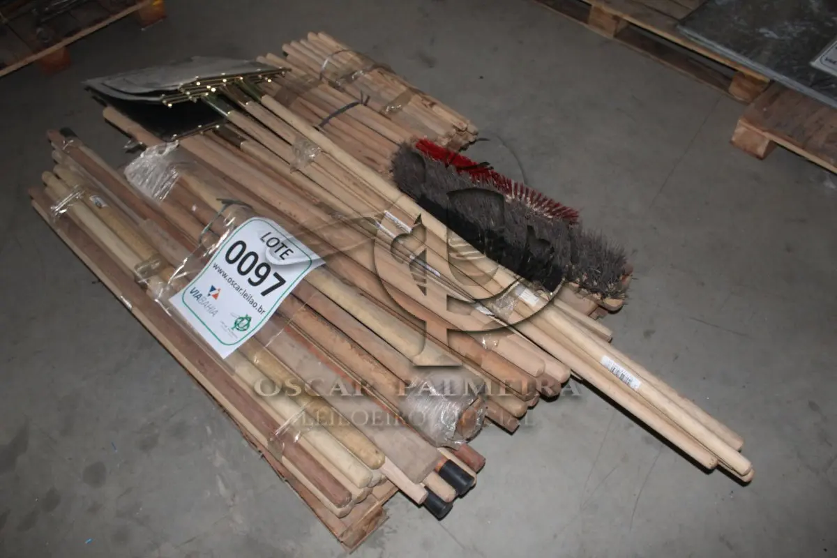 LOTE 097 - MATERIAL DIVERSO