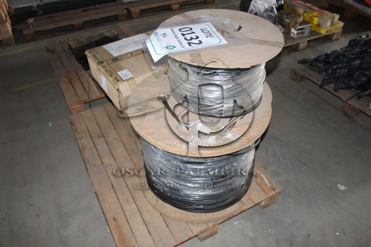 LOTE 132 - MATERIAL DIVERSO