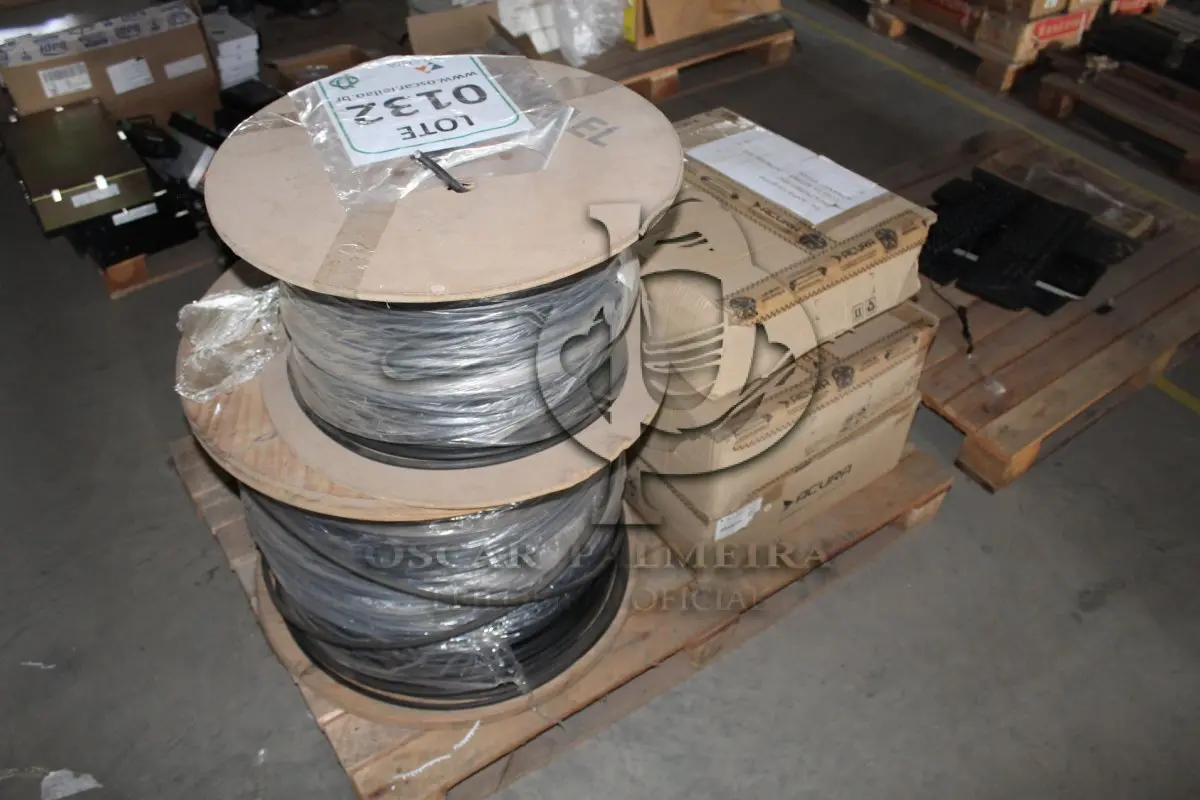 LOTE 132 - MATERIAL DIVERSO