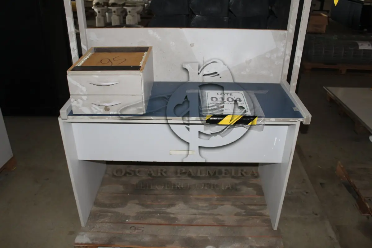 LOTE 104 - MATERIAL DIVERSO