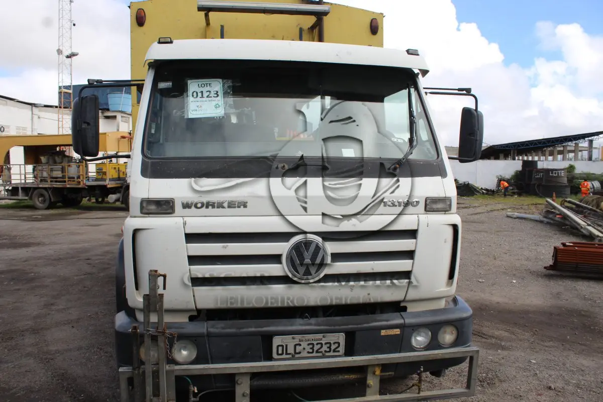 LOTE 123 - VEÍCULO  VW 13.190 - CAMINHÃO DE PINTURA