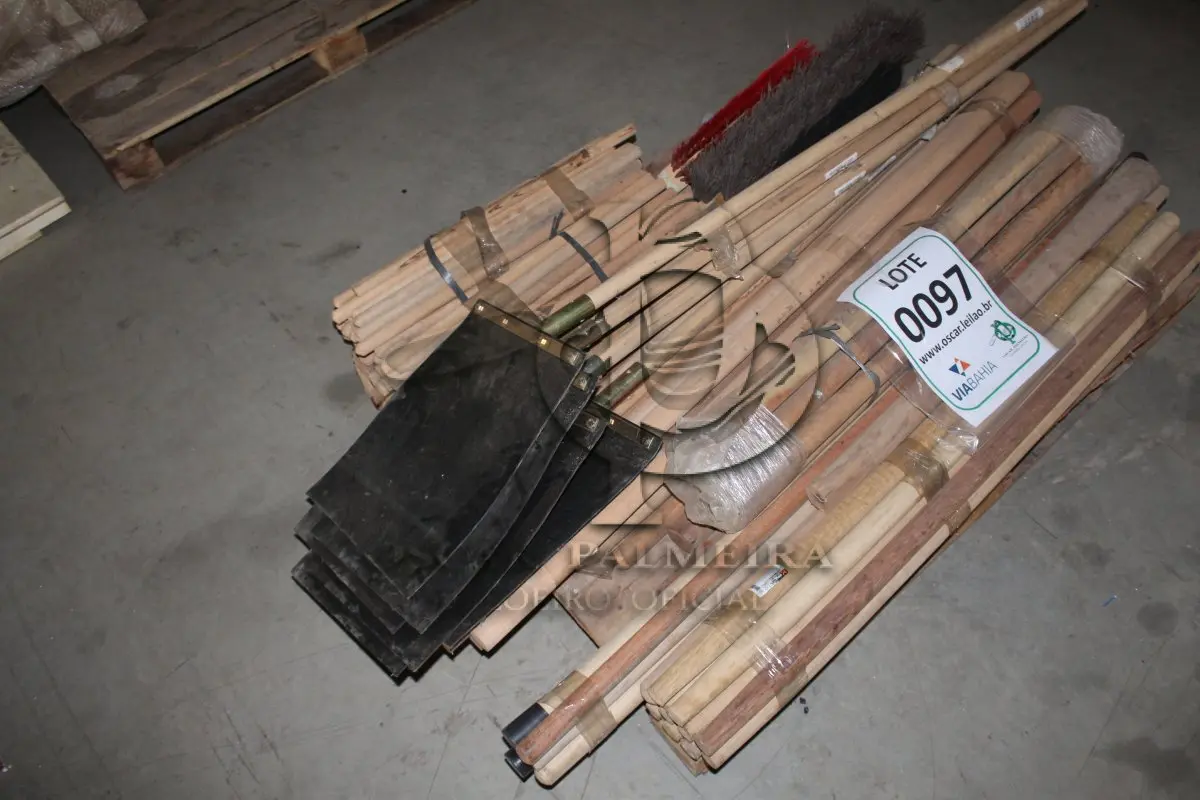 LOTE 097 - MATERIAL DIVERSO