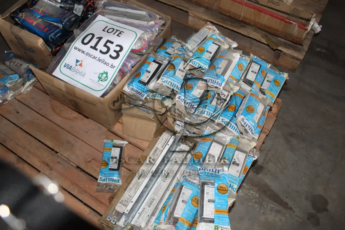 LOTE 153 - MATERIAL DIVERSO