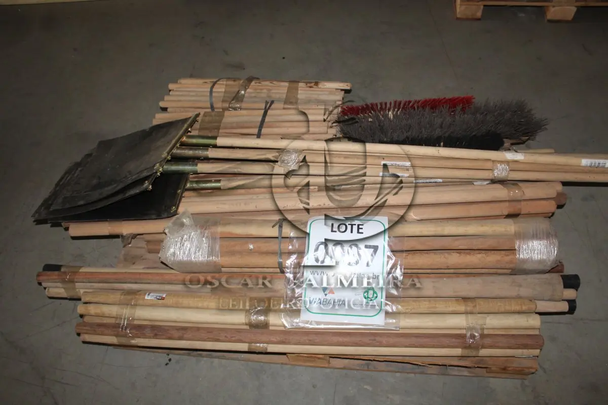 LOTE 097 - MATERIAL DIVERSO