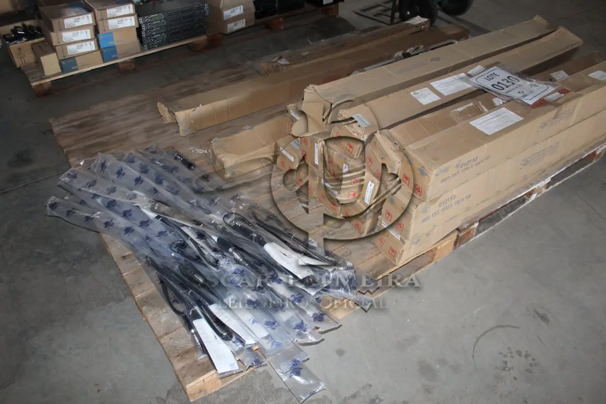 LOTE 130 - MATERIAL DIVERSO