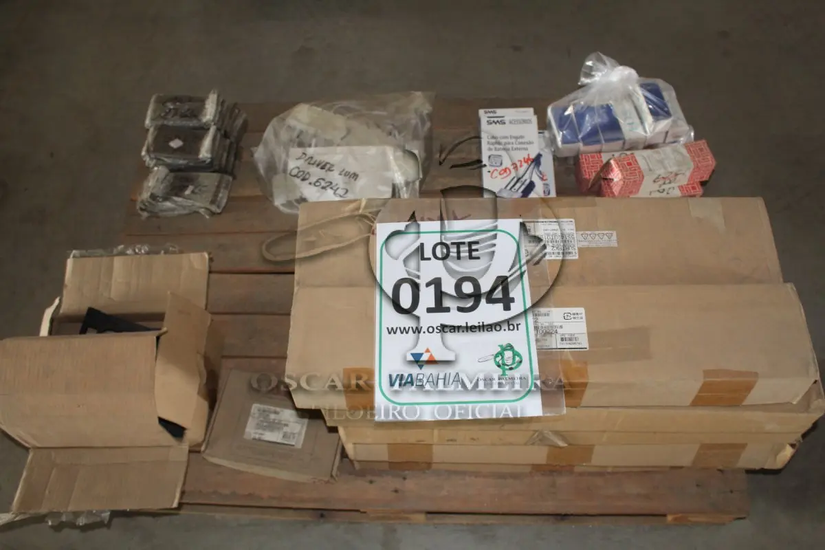 LOTE 194 - MATERIAL DIVERSO