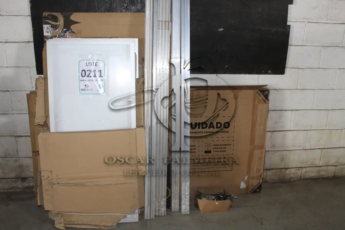 LOTE 211 - MATERIAL DIVERSO