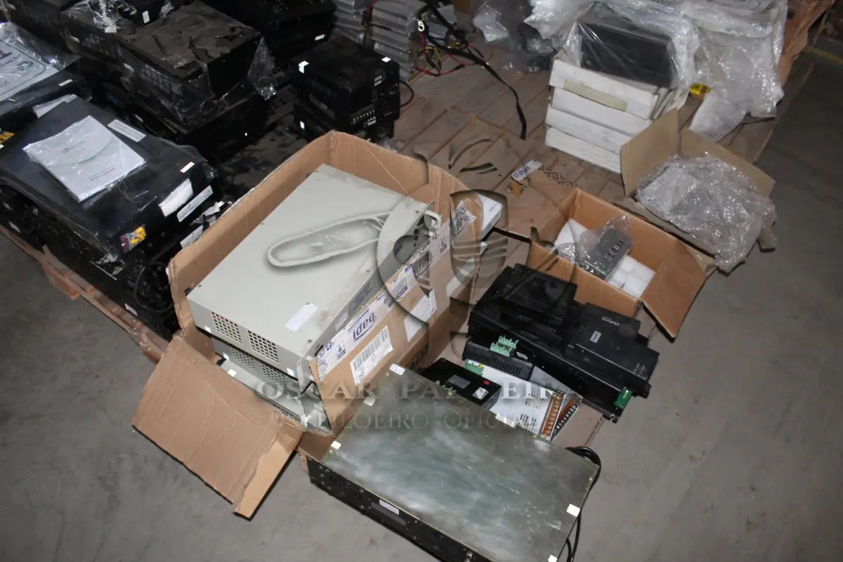 LOTE 131 - MATERIAL DIVERSO