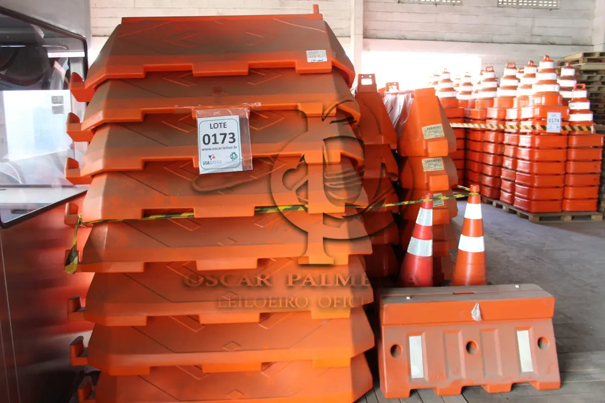 LOTE 173 - MATERIAL DIVERSO