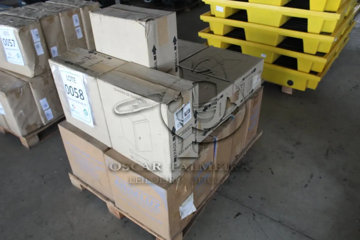 LOTE 058 - MATERIAL DIVERSO