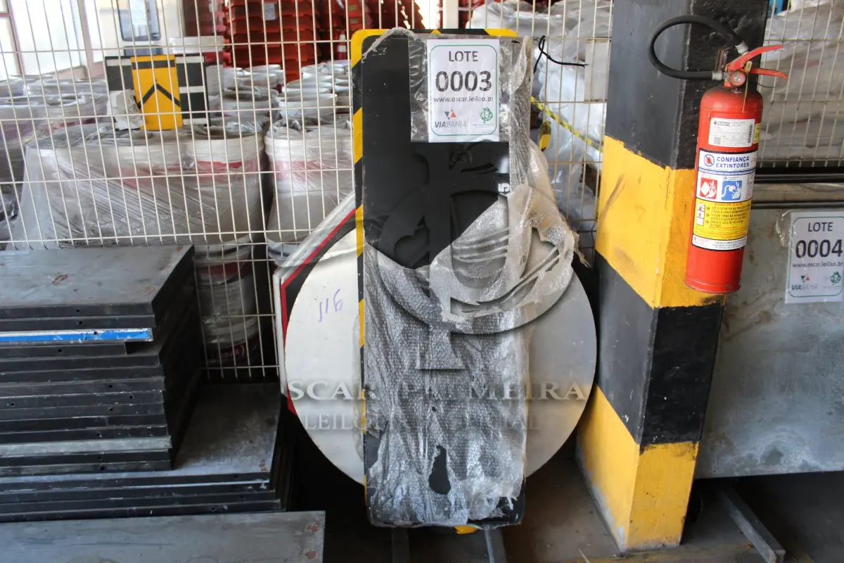 LOTE 003 - MATERIAL DIVERSO