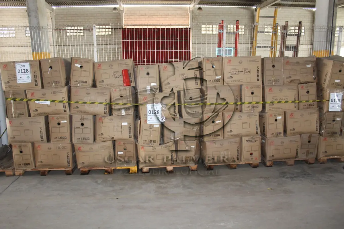 LOTE 128 - MATERIAL DIVERSO