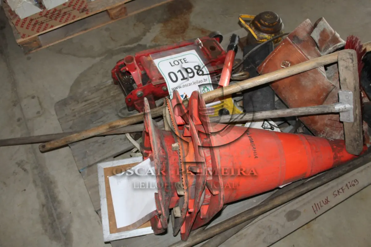 LOTE 198 - MATERIAL DIVERSO