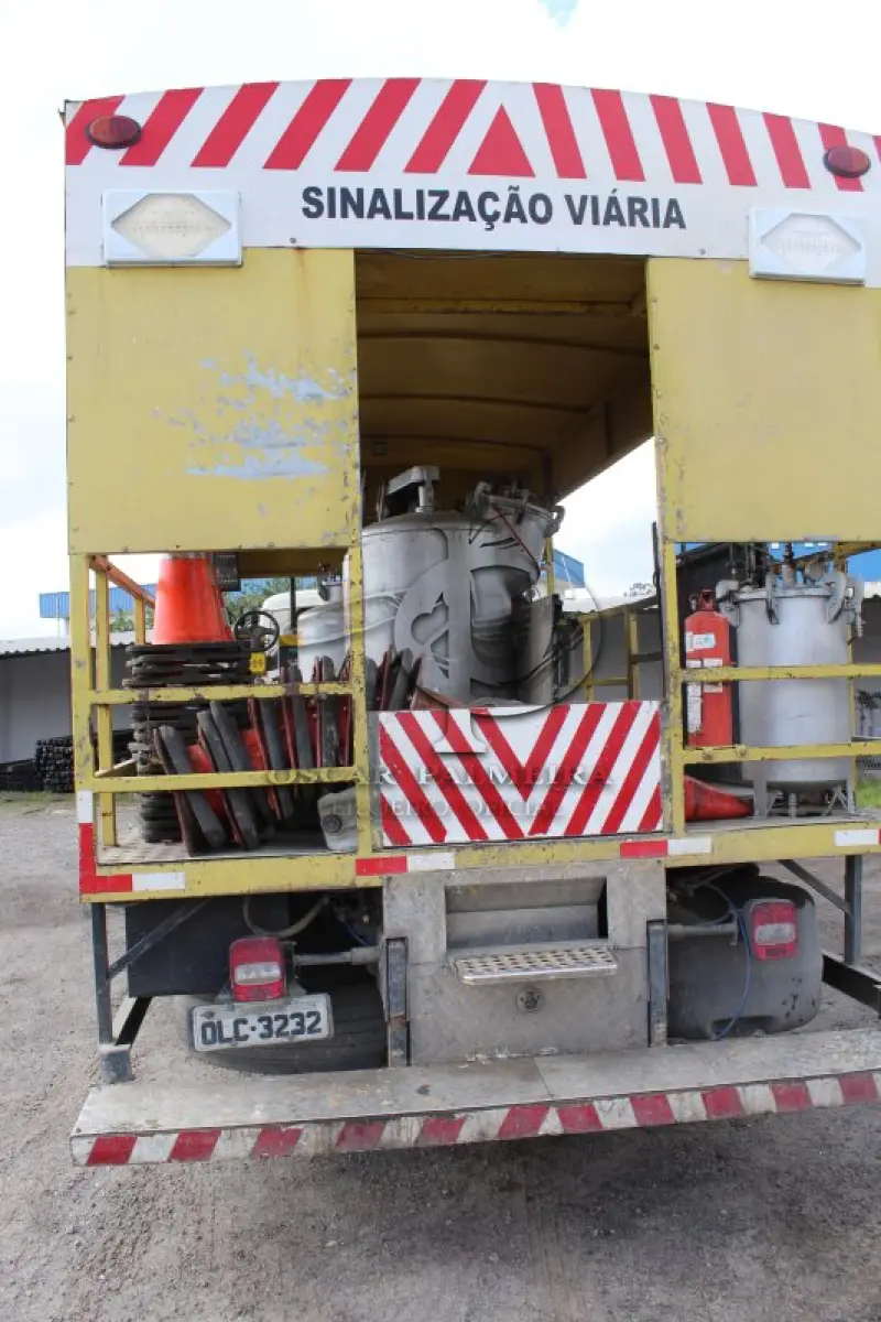 LOTE 123 - VEÍCULO  VW 13.190 - CAMINHÃO DE PINTURA