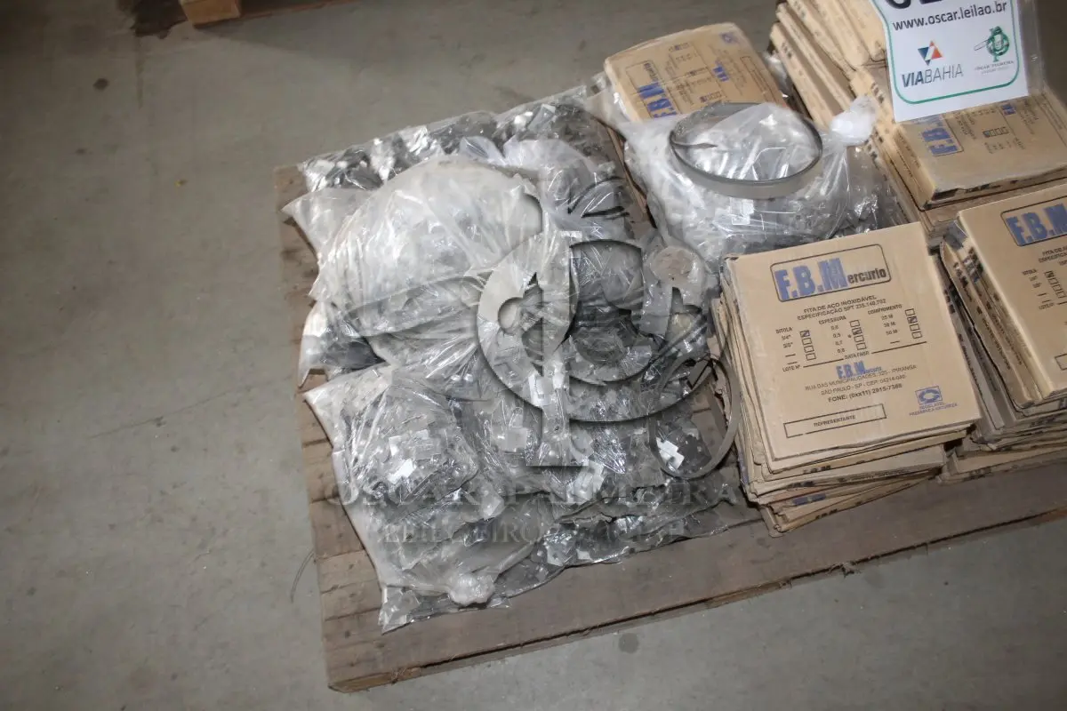 LOTE 188 - MATERIAL DIVERSO