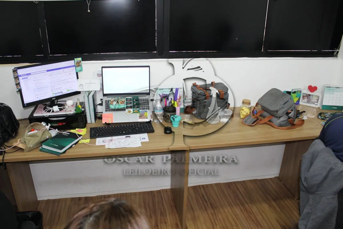 LOTE 0219 - MÓVEL DE ESCRITÓRIO