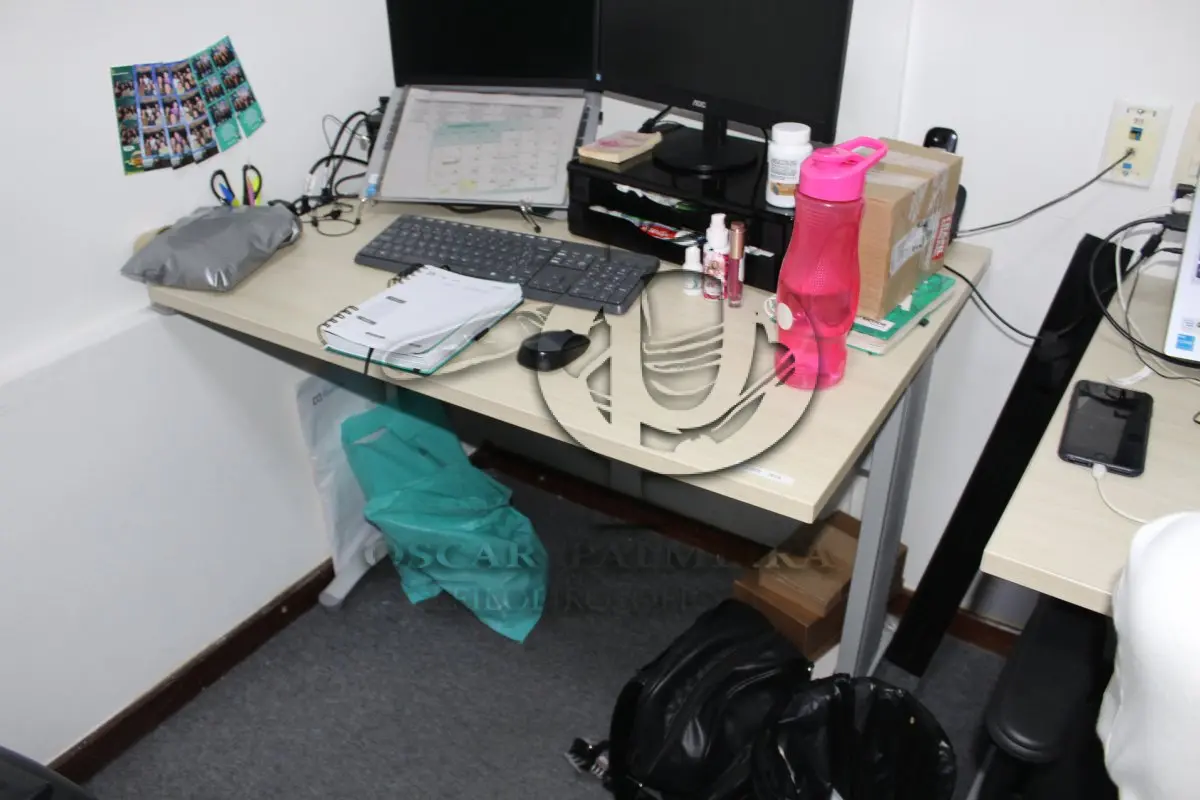 LOTE 0019 - MÓVEL DE ESCRITÓRIO