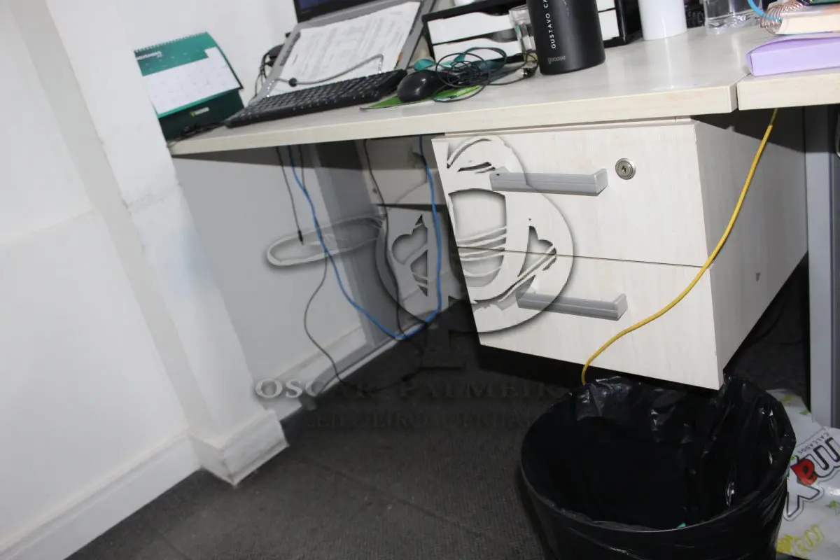 LOTE 0062 - MÓVEL DE ESCRITÓRIO