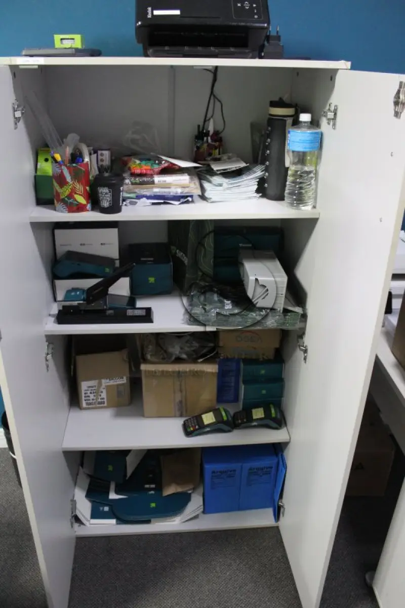 LOTE 0170 - MÓVEL DE ESCRITÓRIO