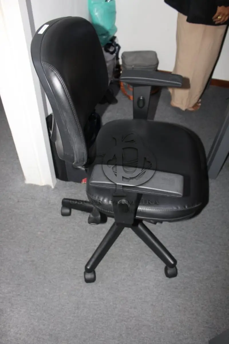 LOTE 0018 - MÓVEL DE ESCRITÓRIO