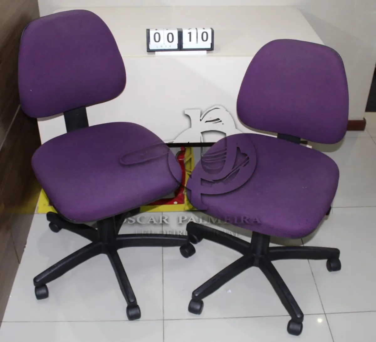 LOTE 010 - CONJ. CADEIRAS