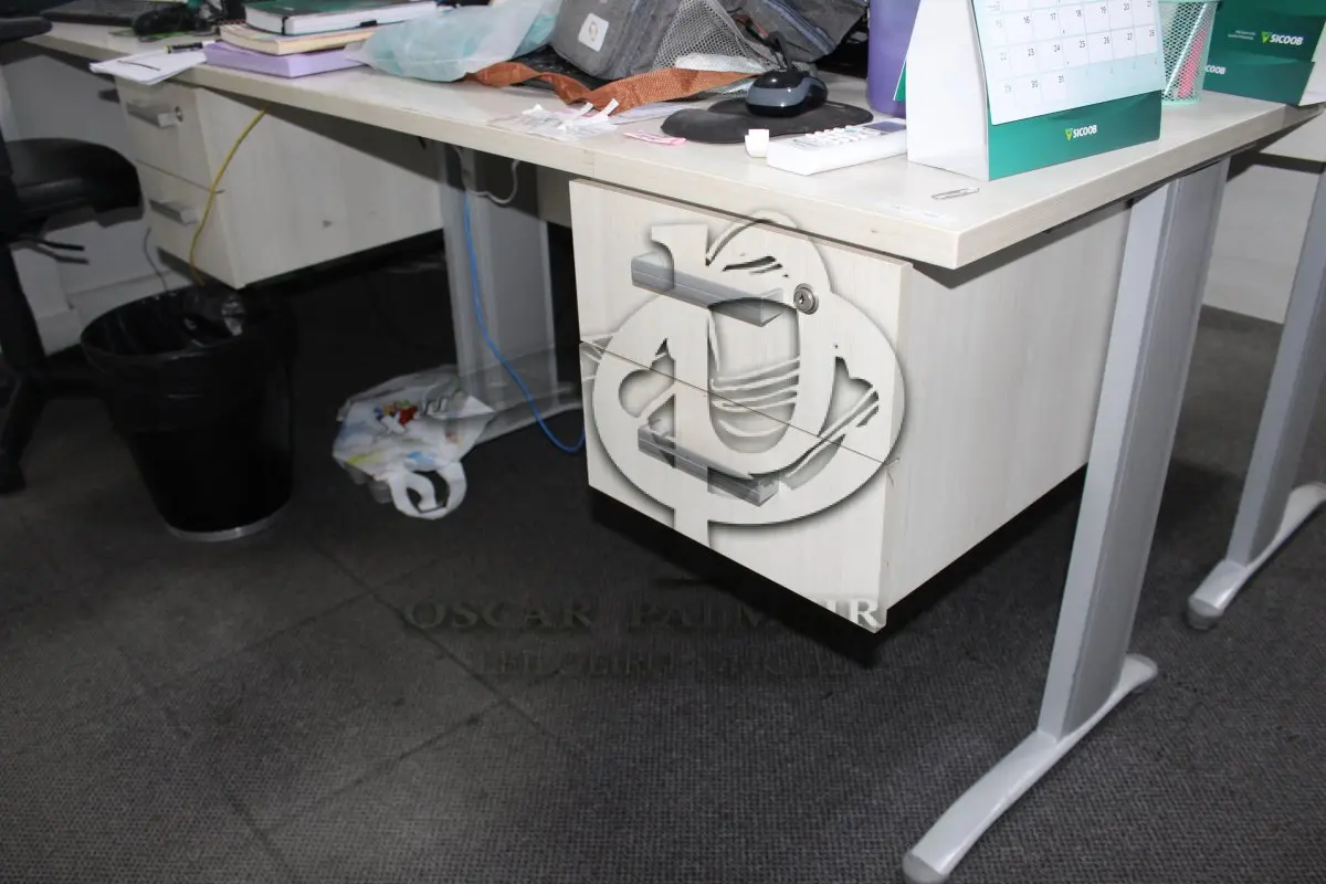 LOTE 0060 - MÓVEL DE ESCRITÓRIO