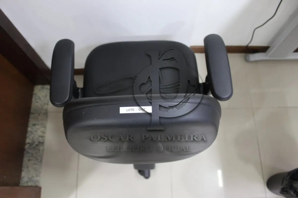 LOTE 0107 - MÓVEL DE ESCRITÓRIO