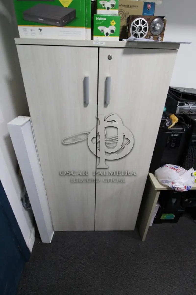 LOTE 0083 - MÓVEL DE ESCRITÓRIO