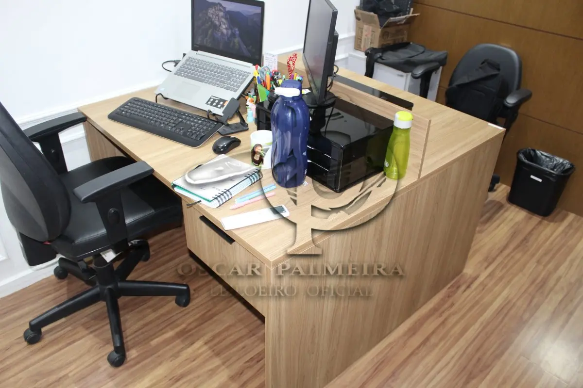 LOTE 0203 - MÓVEL DE ESCRITÓRIO