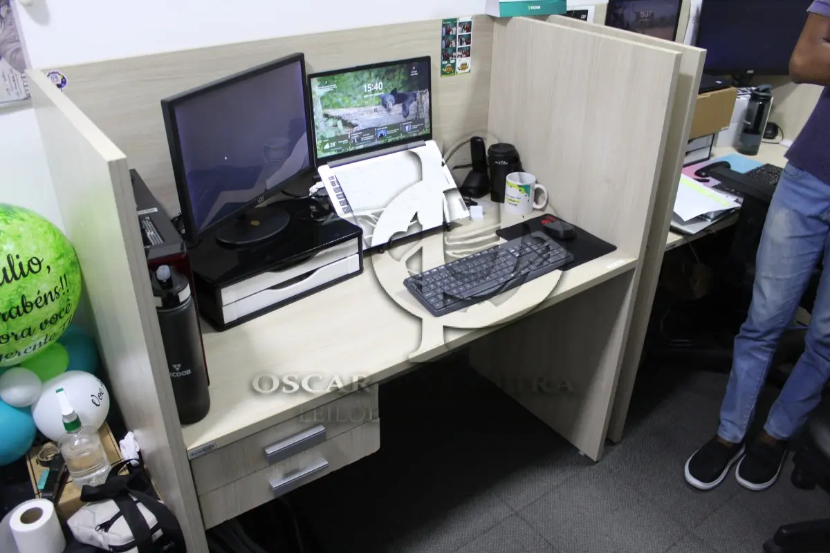 LOTE 0086 - MÓVEL DE ESCRITÓRIO