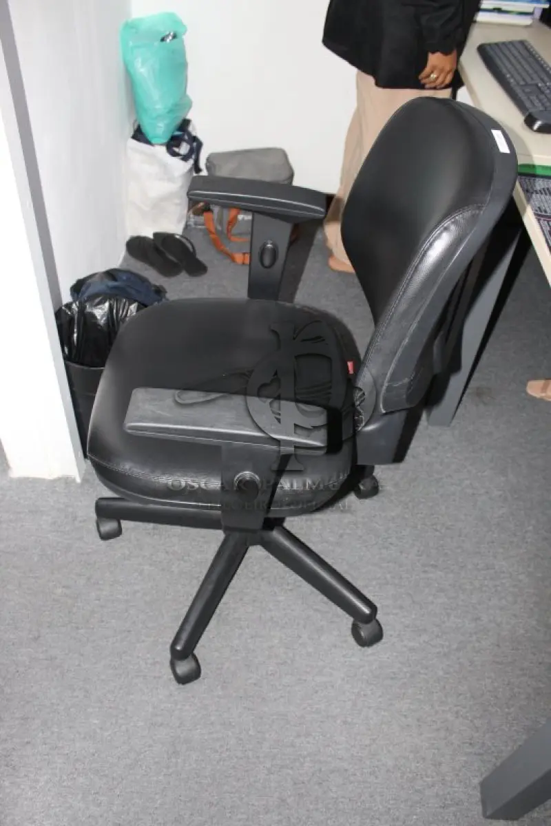 LOTE 0018 - MÓVEL DE ESCRITÓRIO