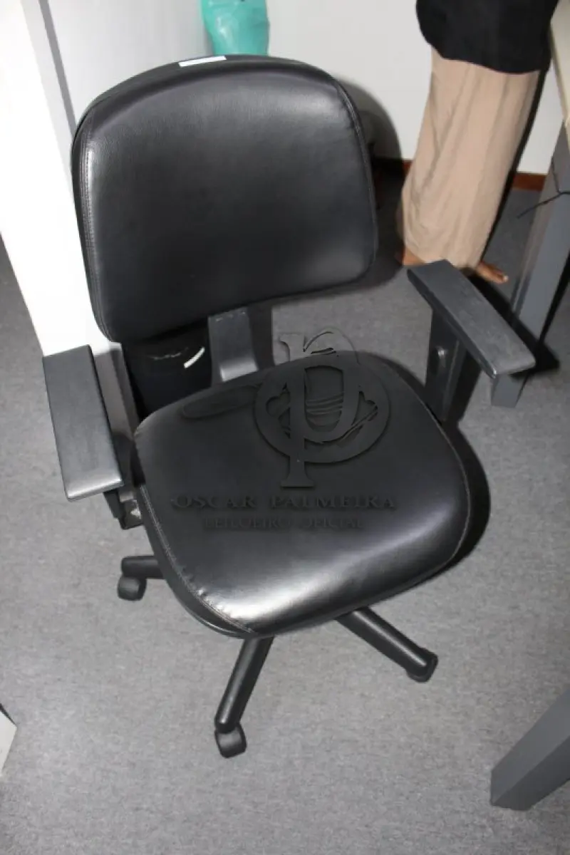 LOTE 0018 - MÓVEL DE ESCRITÓRIO