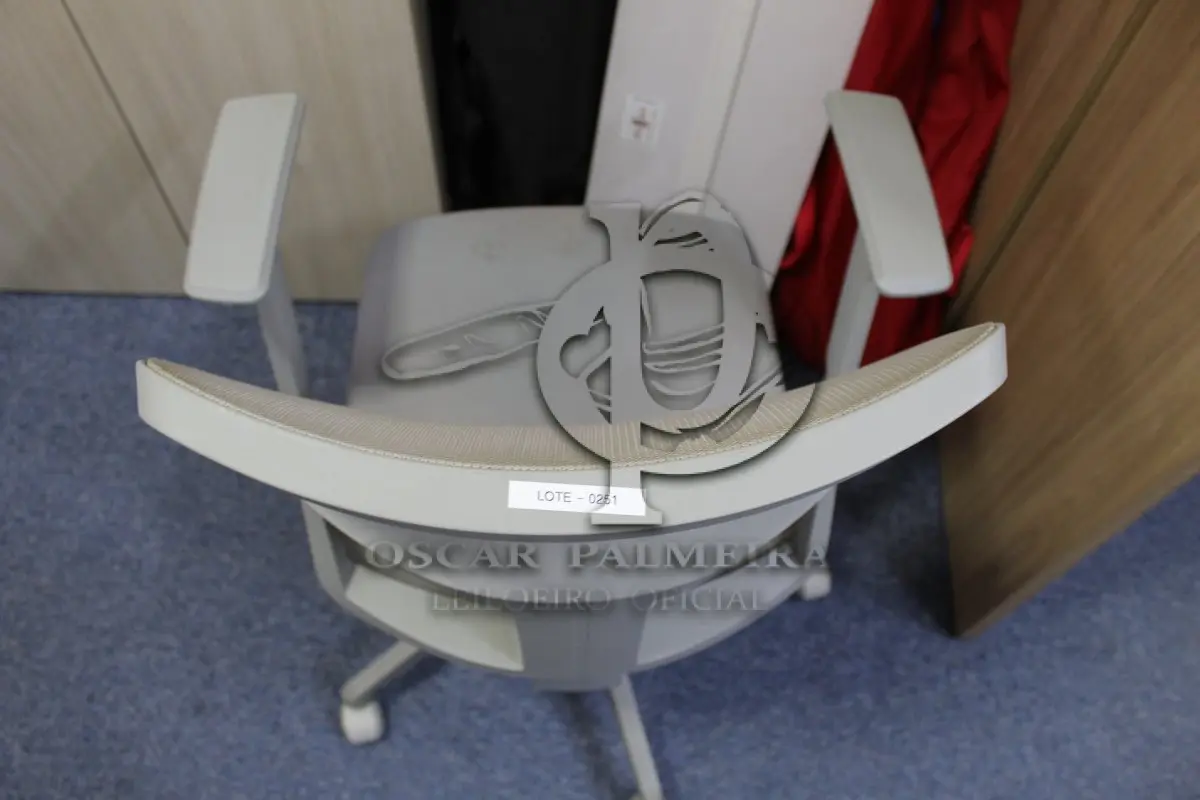 LOTE 0251 - MÓVEL DE ESCRITÓRIO