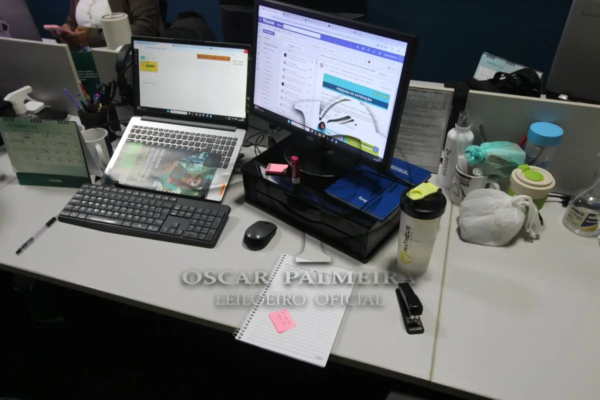 LOTE 0182 - MÓVEL DE ESCRITÓRIO