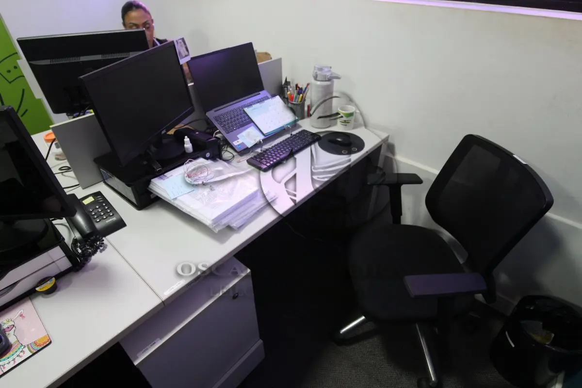 LOTE 0188 - MÓVEL DE ESCRITÓRIO