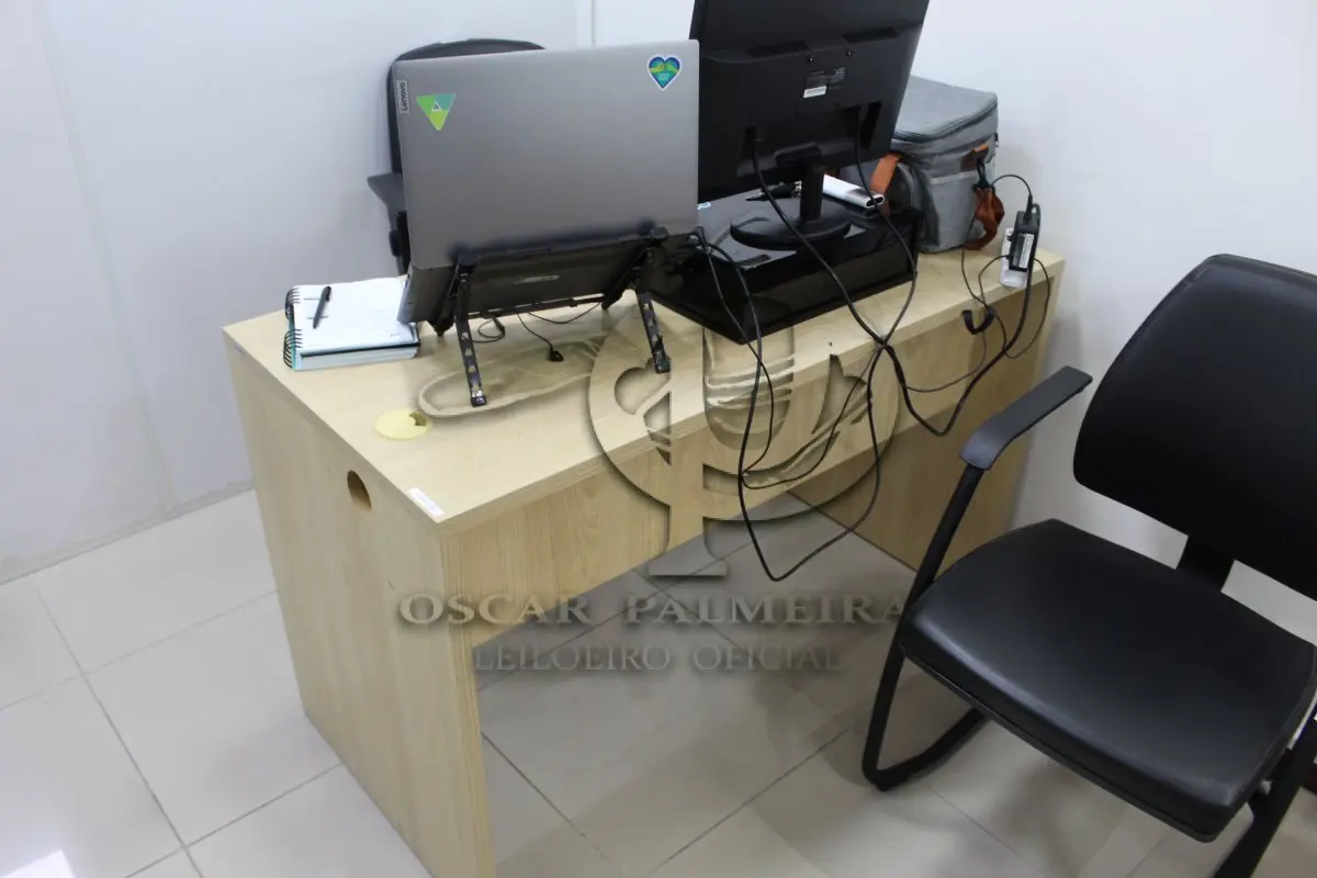 LOTE 0103 - MÓVEL DE ESCRITÓRIO