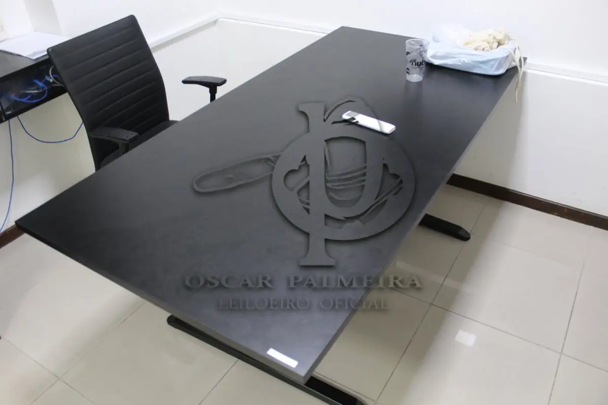 LOTE 0104 - MÓVEL DE ESCRITÓRIO